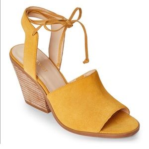 Nine West Yanka gold/yellow suede sandals